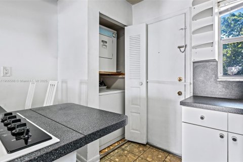 Condominio en venta en Hialeah, Florida, 1 dormitorio, 80.27 m2 № 1957122 - foto 16