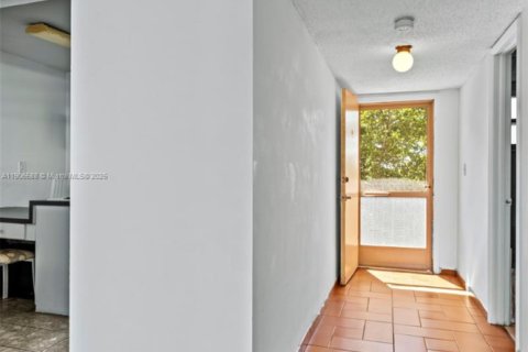 Condominio en venta en Hialeah, Florida, 1 dormitorio, 80.27 m2 № 1957122 - foto 25