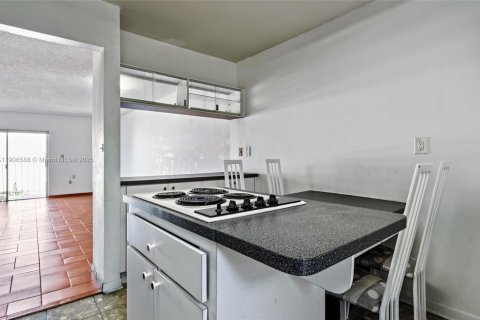 Condominio en venta en Hialeah, Florida, 1 dormitorio, 80.27 m2 № 1957122 - foto 18