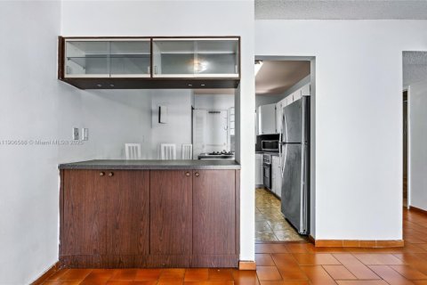 Condominio en venta en Hialeah, Florida, 1 dormitorio, 80.27 m2 № 1957122 - foto 13