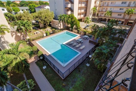 Condominio en venta en Hialeah, Florida, 1 dormitorio, 80.27 m2 № 1957122 - foto 26