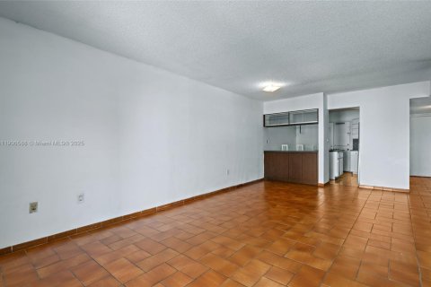 Condominio en venta en Hialeah, Florida, 1 dormitorio, 80.27 m2 № 1957122 - foto 12