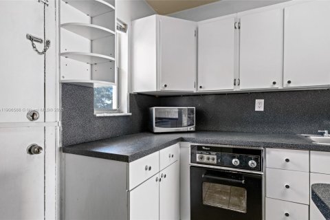 Condominio en venta en Hialeah, Florida, 1 dormitorio, 80.27 m2 № 1957122 - foto 20