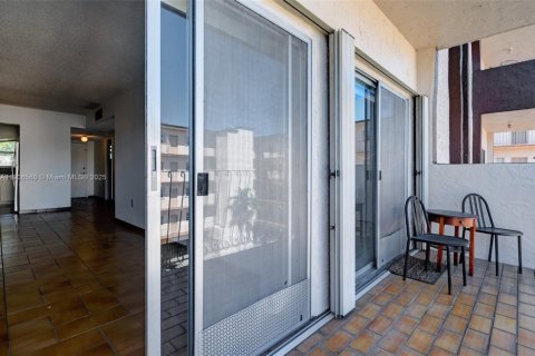 Condominio en venta en Hialeah, Florida, 1 dormitorio, 80.27 m2 № 1957122 - foto 29