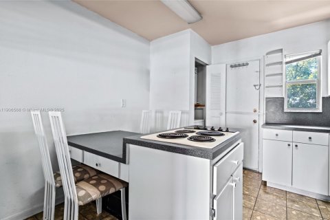 Condominio en venta en Hialeah, Florida, 1 dormitorio, 80.27 m2 № 1957122 - foto 14