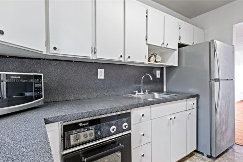 Condominio en venta en Hialeah, Florida, 1 dormitorio, 80.27 m2 № 1957122 - foto 19