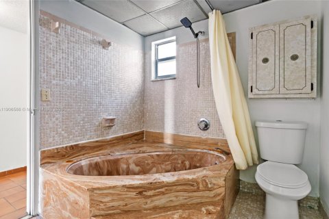 Condominio en venta en Hialeah, Florida, 1 dormitorio, 80.27 m2 № 1957122 - foto 23