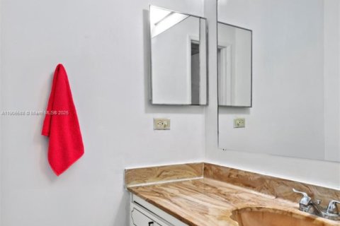 Condominio en venta en Hialeah, Florida, 1 dormitorio, 80.27 m2 № 1957122 - foto 24