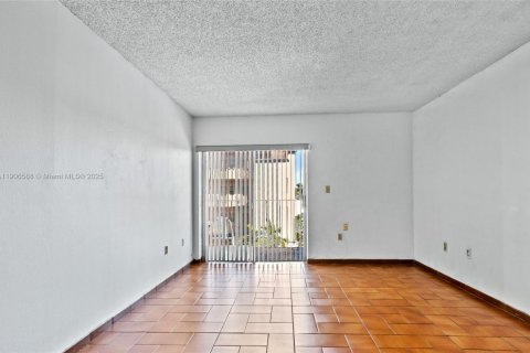 Condominio en venta en Hialeah, Florida, 1 dormitorio, 80.27 m2 № 1957122 - foto 10