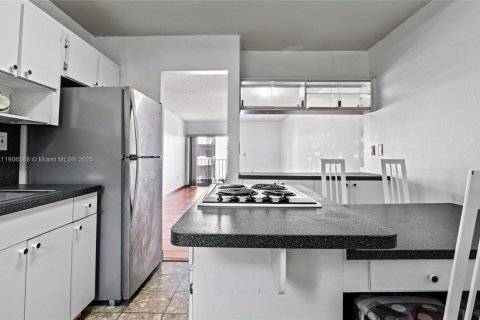 Condominio en venta en Hialeah, Florida, 1 dormitorio, 80.27 m2 № 1957122 - foto 21
