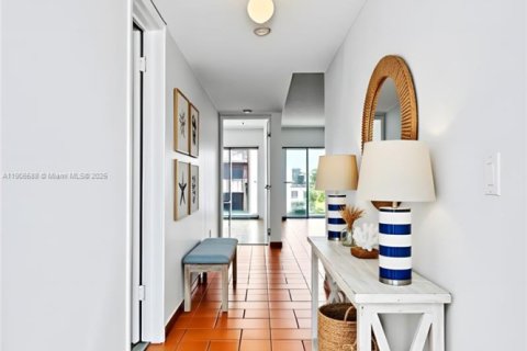 Condominio en venta en Hialeah, Florida, 1 dormitorio, 80.27 m2 № 1957122 - foto 8