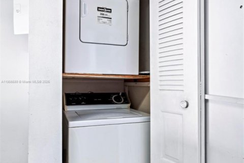 Condominio en venta en Hialeah, Florida, 1 dormitorio, 80.27 m2 № 1957122 - foto 17