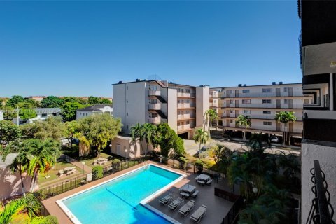 Condominio en venta en Hialeah, Florida, 1 dormitorio, 80.27 m2 № 1957122 - foto 27