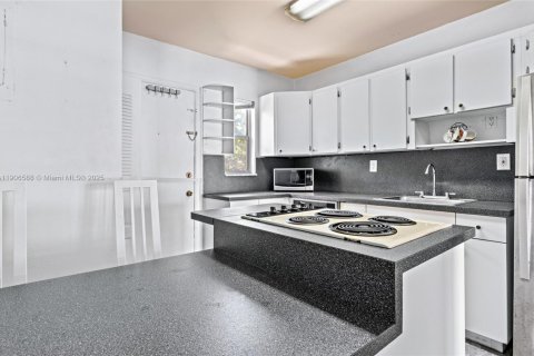 Condominio en venta en Hialeah, Florida, 1 dormitorio, 80.27 m2 № 1957122 - foto 15