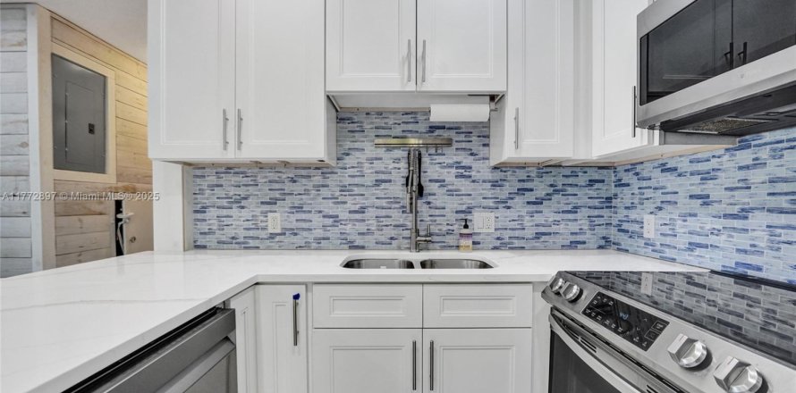 Condo in Fort Lauderdale, Florida, 2 bedrooms  № 1695424