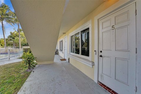 Condo in Fort Lauderdale, Florida, 2 bedrooms  № 1695424 - photo 5