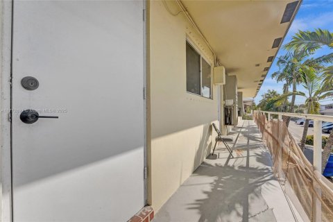 Condo in Fort Lauderdale, Florida, 2 bedrooms  № 1695424 - photo 30
