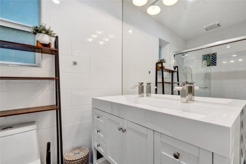 Condo in Fort Lauderdale, Florida, 2 bedrooms  № 1695424 - photo 27