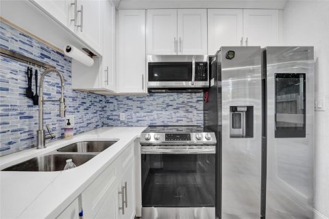 Condo in Fort Lauderdale, Florida, 2 bedrooms  № 1695424 - photo 11