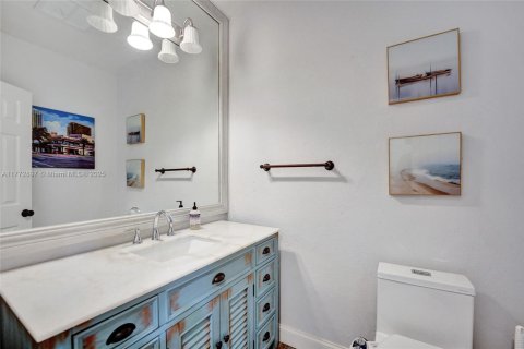 Condo in Fort Lauderdale, Florida, 2 bedrooms  № 1695424 - photo 13