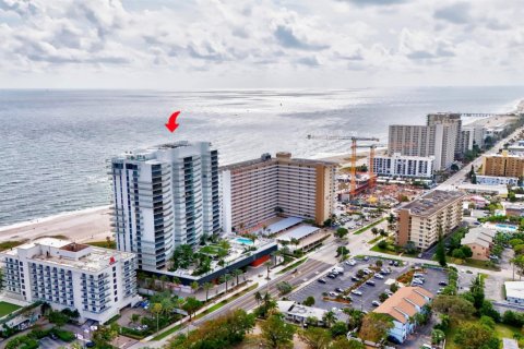 Condo in Pompano Beach, Florida, 3 bedrooms  № 914159 - photo 1