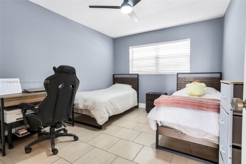 Condominio en alquiler en Miami, Florida, 2 dormitorios, 122.35 m2 № 1949365 - foto 17