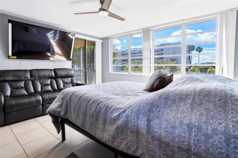 Condominio en alquiler en Miami, Florida, 2 dormitorios, 122.35 m2 № 1949365 - foto 15