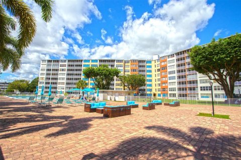 Condominio en alquiler en Miami, Florida, 2 dormitorios, 122.35 m2 № 1949365 - foto 23