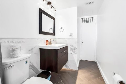 Condominio en alquiler en Miami, Florida, 2 dormitorios, 122.35 m2 № 1949365 - foto 14