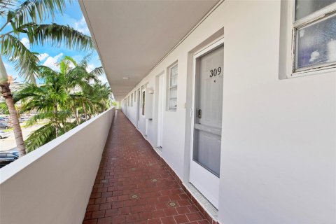 Condominio en alquiler en Miami, Florida, 2 dormitorios, 122.35 m2 № 1949365 - foto 21