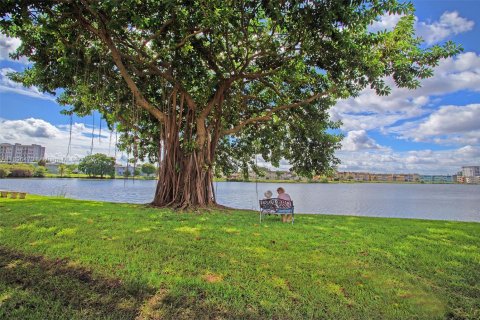 Condominio en alquiler en Miami, Florida, 2 dormitorios, 122.35 m2 № 1949365 - foto 26