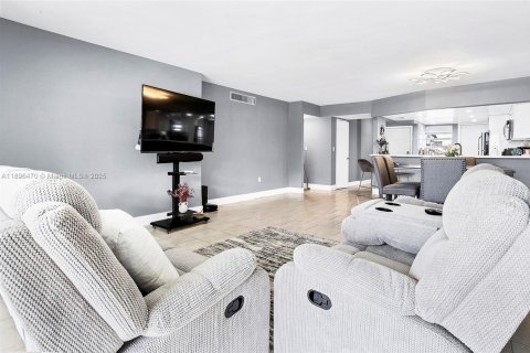 Condominio en alquiler en Miami, Florida, 2 dormitorios, 122.35 m2 № 1949365 - foto 10