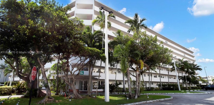 Condominio en Miami, Florida, 2 dormitorios № 1949365