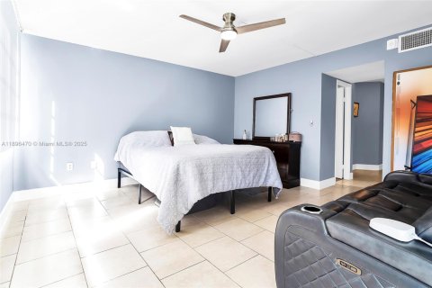 Condominio en alquiler en Miami, Florida, 2 dormitorios, 122.35 m2 № 1949365 - foto 18