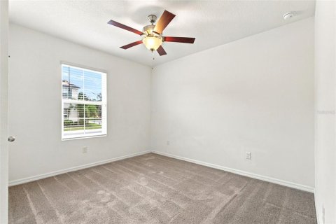 House in Zephyrhills, Florida 5 bedrooms, 258.73 sq.m. № 2401058 - photo 9