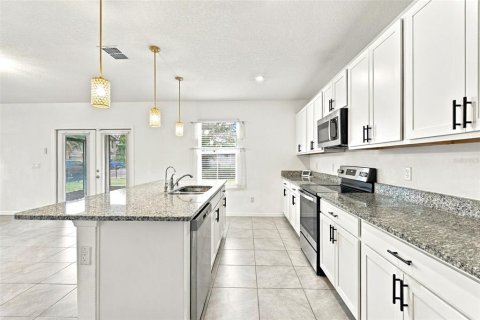 House in Zephyrhills, Florida 5 bedrooms, 258.73 sq.m. № 2401058 - photo 24