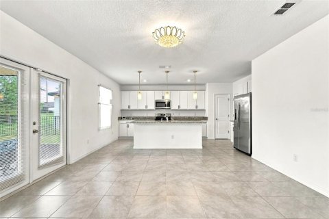 House in Zephyrhills, Florida 5 bedrooms, 258.73 sq.m. № 2401058 - photo 19