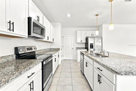 House in Zephyrhills, Florida 5 bedrooms, 258.73 sq.m. № 2401058 - photo 23