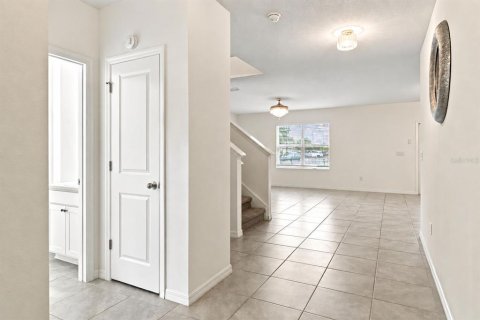 House in Zephyrhills, Florida 5 bedrooms, 258.73 sq.m. № 2401058 - photo 8