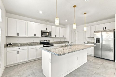 House in Zephyrhills, Florida 5 bedrooms, 258.73 sq.m. № 2401058 - photo 22