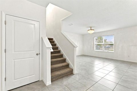 House in Zephyrhills, Florida 5 bedrooms, 258.73 sq.m. № 2401058 - photo 15
