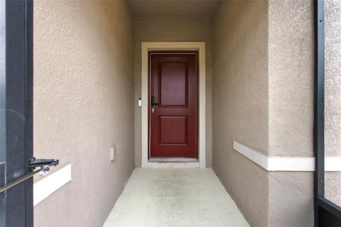 House in Zephyrhills, Florida 5 bedrooms, 258.73 sq.m. № 2401058 - photo 6