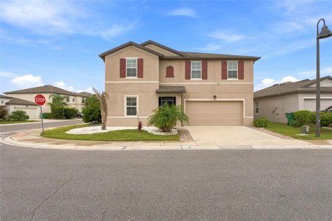 House in Zephyrhills, Florida 5 bedrooms, 258.73 sq.m. № 2401058 - photo 4