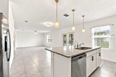 House in Zephyrhills, Florida 5 bedrooms, 258.73 sq.m. № 2401058 - photo 25