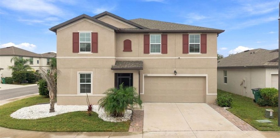 House in Zephyrhills, Florida 5 bedrooms, 258.73 sq.m. № 2401058