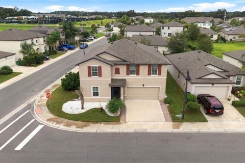 House in Zephyrhills, Florida 5 bedrooms, 258.73 sq.m. № 2401058 - photo 2