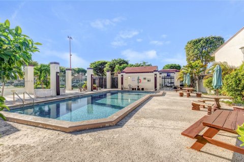 Copropriété à vendre à Miami, Floride: 3 chambres, 107.4 m2 № 1892003 - photo 17