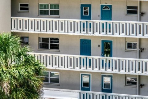 Condo in Sebring, Florida, 2 bedrooms  № 1843630 - photo 5