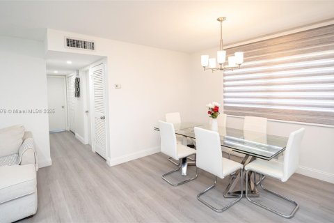 Condominio en venta en Hollywood, Florida, 2 dormitorios, 100.15 m2 № 1949224 - foto 13