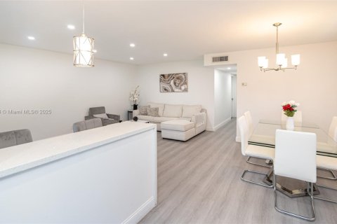 Condominio en venta en Hollywood, Florida, 2 dormitorios, 100.15 m2 № 1949224 - foto 21